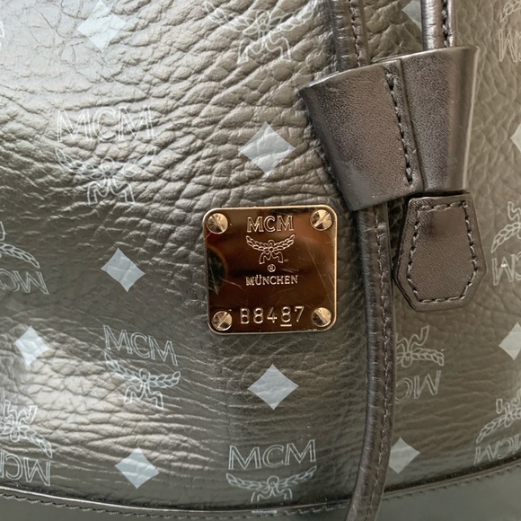 MCM Black Leather Heritage Bucket Bag - Picture 9 of 9